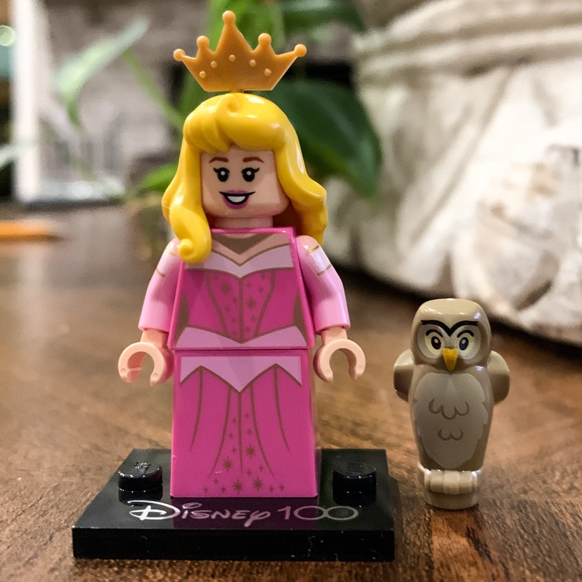 Lego 2023 Disney Mini figures Series3 Princess Aurora Sleeping Beauty Owl