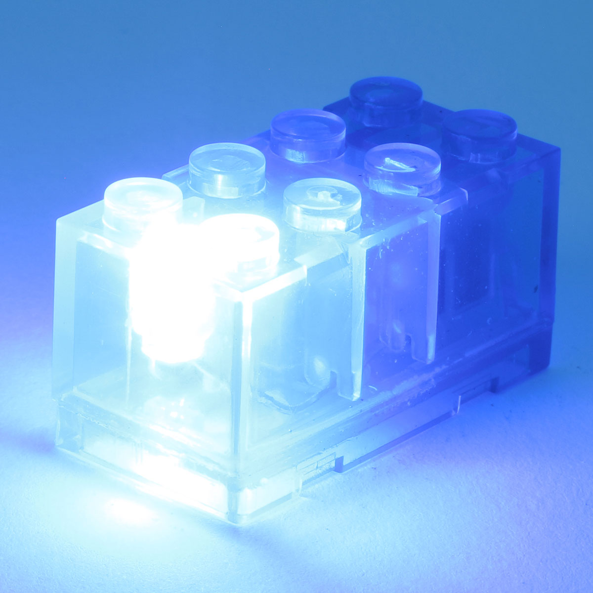 Agurk Ark rigtig meget Blue Light-Up 2x4 Brick (Blue Light) - Compatible w/ LEGO – The Brick Show  Shop