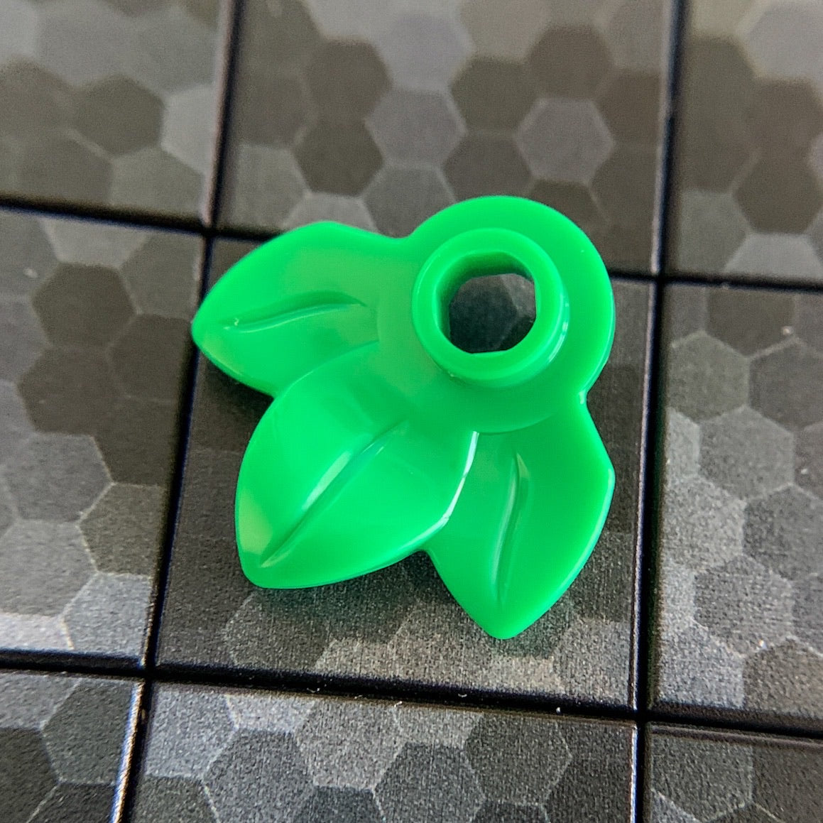 Plant Plate, Round 1 x 1 with 3 Leaves - Official LEGO® Part