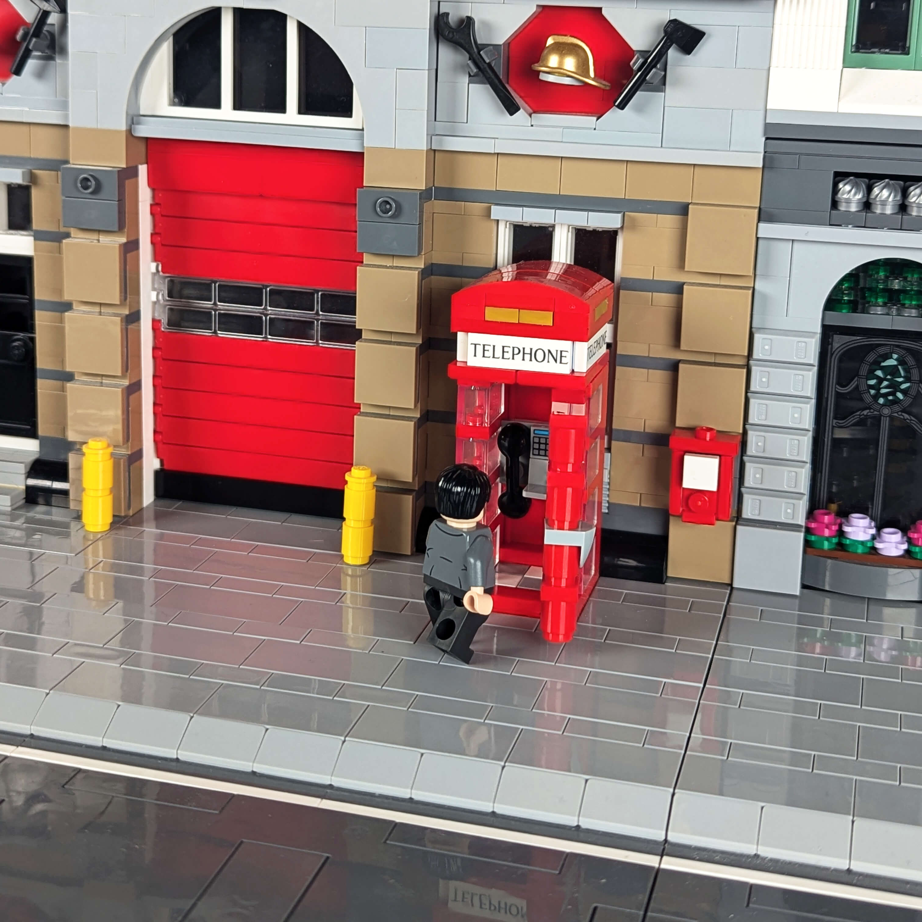 Iconic UK Phone Box made with Lego