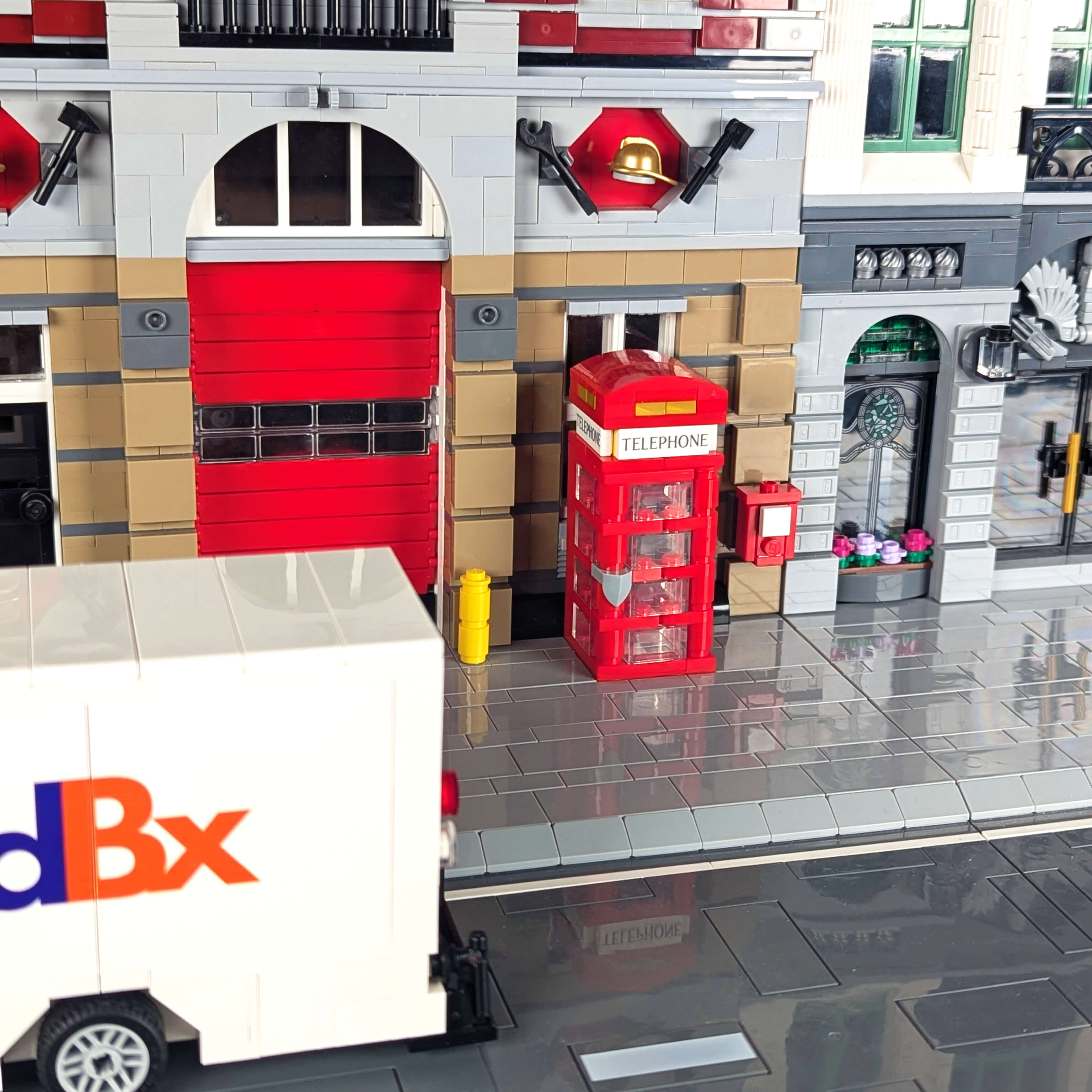 Iconic UK Phone Box made with Lego