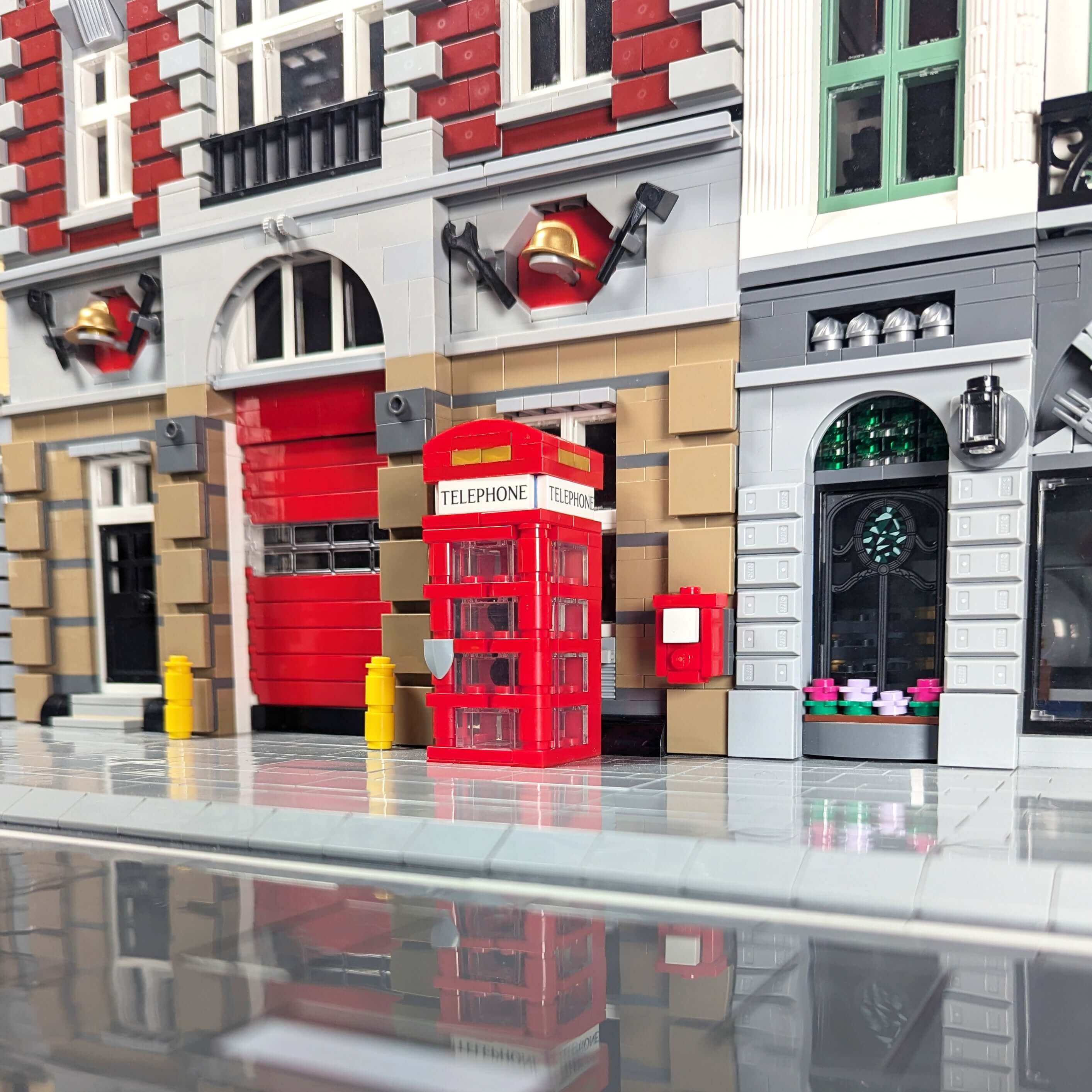 Iconic UK Phone Box made with Lego