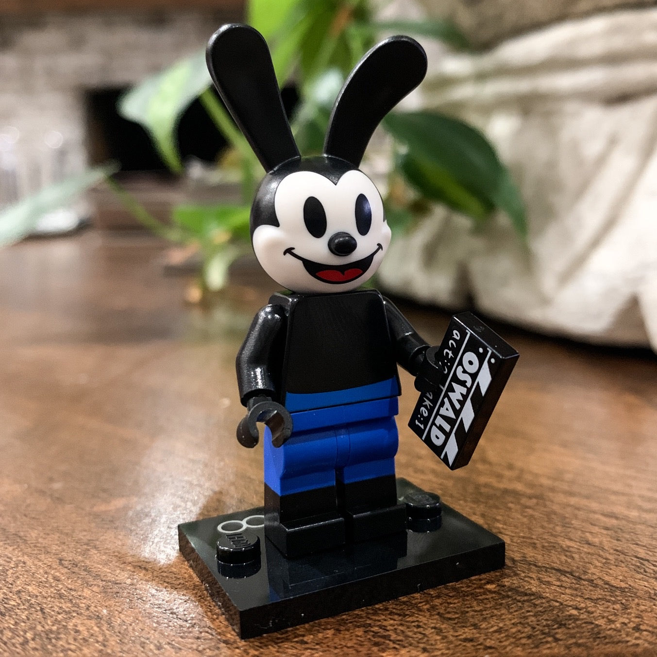Oswald the Rabbit - LEGO Disney 100 Collectible Minifigure (2023)