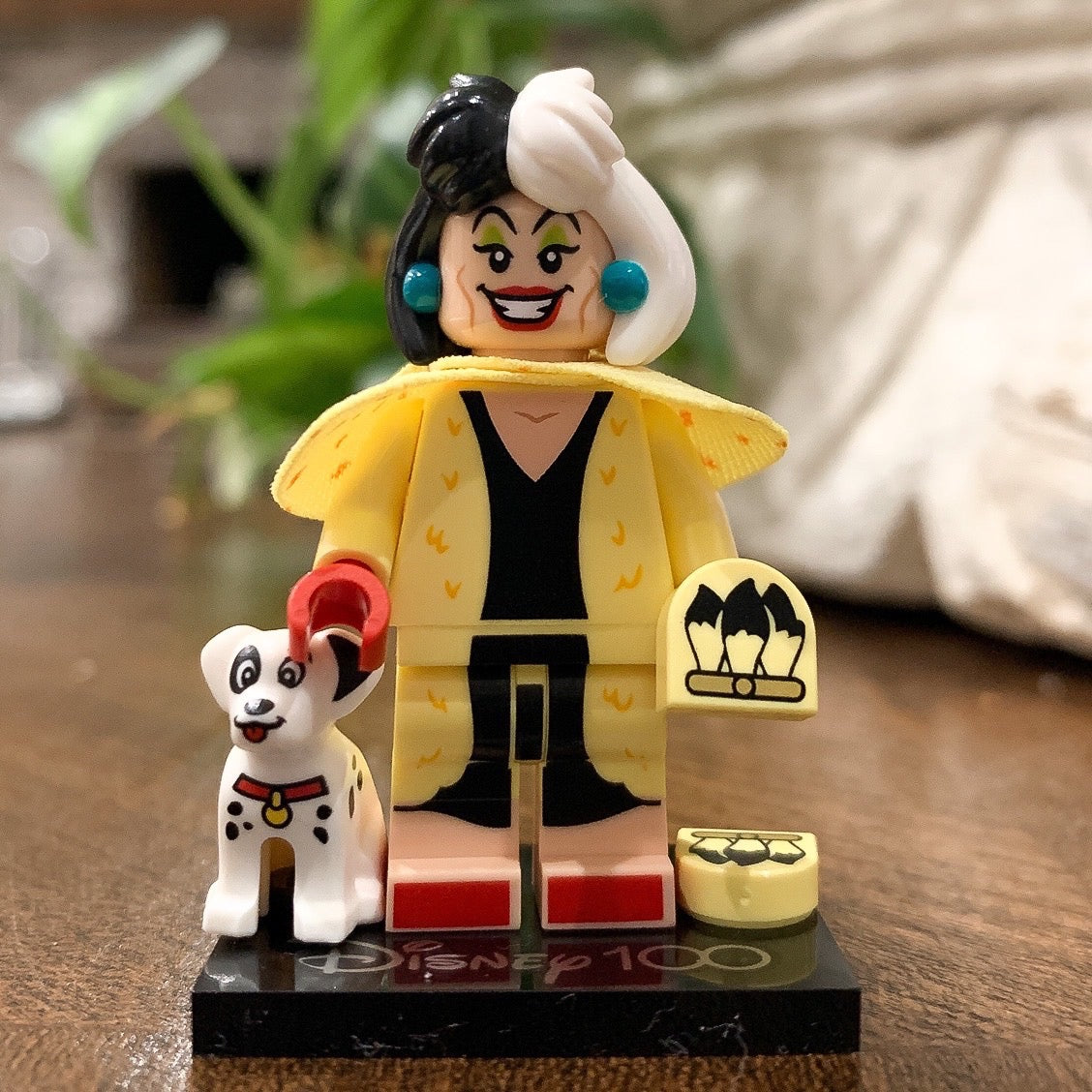 Cruella de Vil - LEGO Disney 100 Collectible Minifigure (2023)