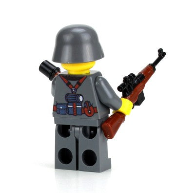 German World War 2 Soldier w/ G43 Minifig made with LEGO parts