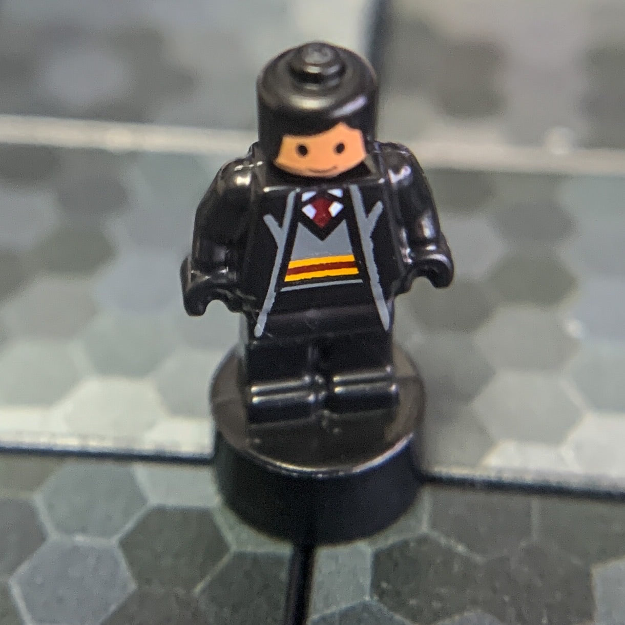 Gryffindor Student (Nano, Black Hair) - LEGO Harry Potter Minifigure (2018)